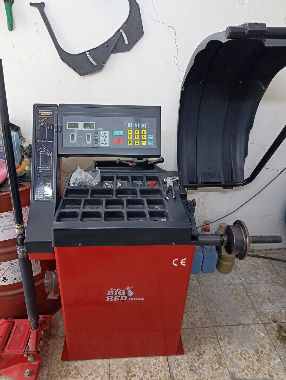 محل بنجر او دهن للبيع غراض خوات الجدد مستعملات شي قليل 
اي استفسار عله الرقم ***********
