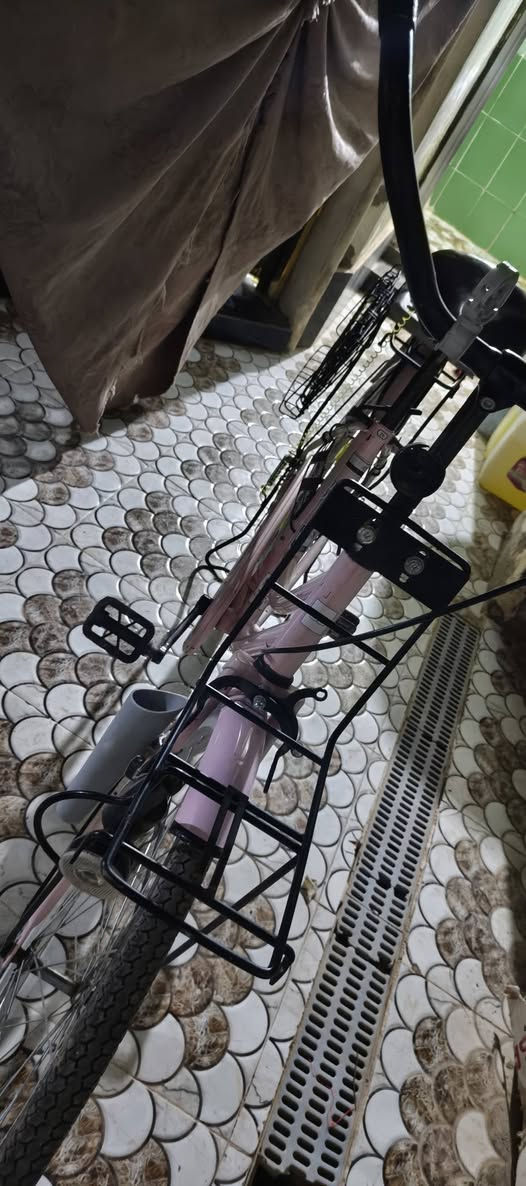 السلام عليكم
بايسكل بيدي وردي مديل٢٠٢٢ 
متروس غراض وكلهه اصليه
سعر ١٤٠ وبي مجال


**إذا كنت صاحب هذا الإعلان وتريد حذفه لأي سبب، رجاءا أرسل رسالة إلى الدعم الفني**