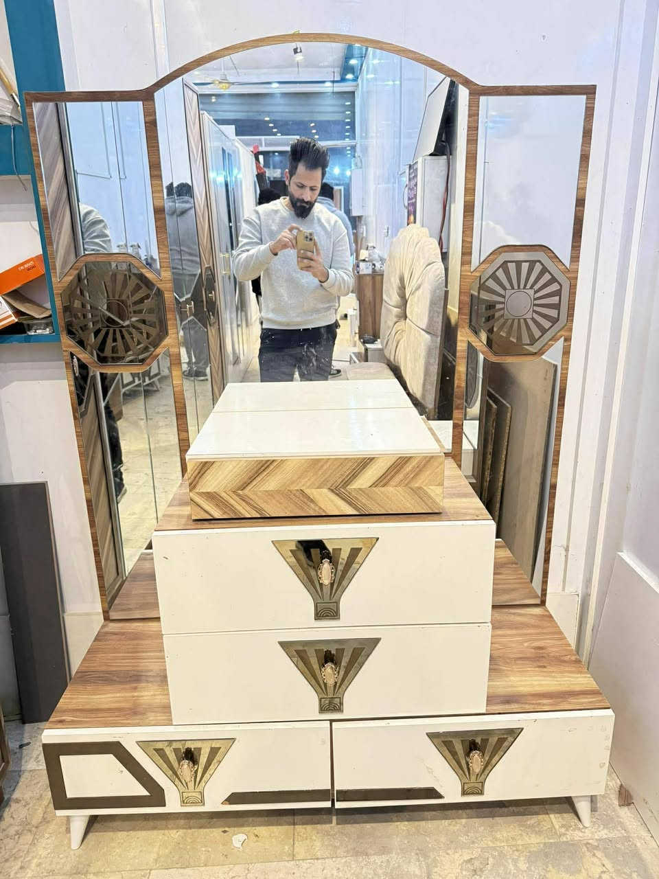 سلام عليكم غراض للبيع نضيف الستفسار وسعر خاص مكان كوفه نجف شراي يتفضل خاص غرف نوم  تركي نضيفه وعراقي


**إذا كنت صاحب هذا الإعلان وتريد حذفه لأي سبب، رجاءا أرسل رسالة إلى الدعم الفني**