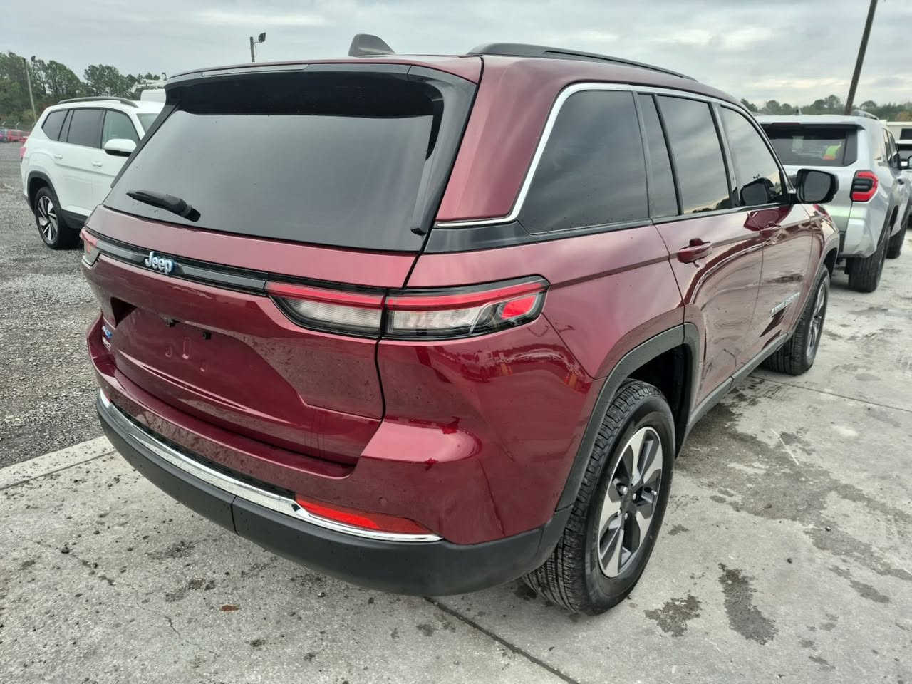 جيب  اكلين شهر وتوصل لبغداد بدون أي حادث أو عطل  

السلام عليكم جيب كراند شيروكي 4XE 2024 وارد امريكي

Jeep Grand Cherokee 4Xe 2024 2.0L

         حجم المكينه : 2000  تيربو + هايبرد + بلك ان 

المسافة المقطوعة :5ميل  بعدها زيرو

          حالة الايرباك : سليم مطاك ولا ايرباك

#مواصفاتها

1.شاشه 

2.بصمه

3. تشغيل عن بعد

4.دمام خلفي

5.كشنات جلد

6.كشن السايق ميمري

7.كشنات كهرباء

8.صندوك كهرباء

9.حساسات خلفيه

10. قطع تبريد 

11.اشاير بالمري

12.رادار امامي

13.رادارات 360

14.ثلاث وضعيات قياده

15. بنوراما فتحتين

16. كير ماوس

17. نظام منحدرات

18. هيترات بالكشنات 

19.ويل كب كروم

20.لايتات لد

21.بكلايت لد

22.كشافات

23.بصمة ابواب

فول مواصفات 1/1

#

تفاصيل اكثر هذا رقمي ***********
