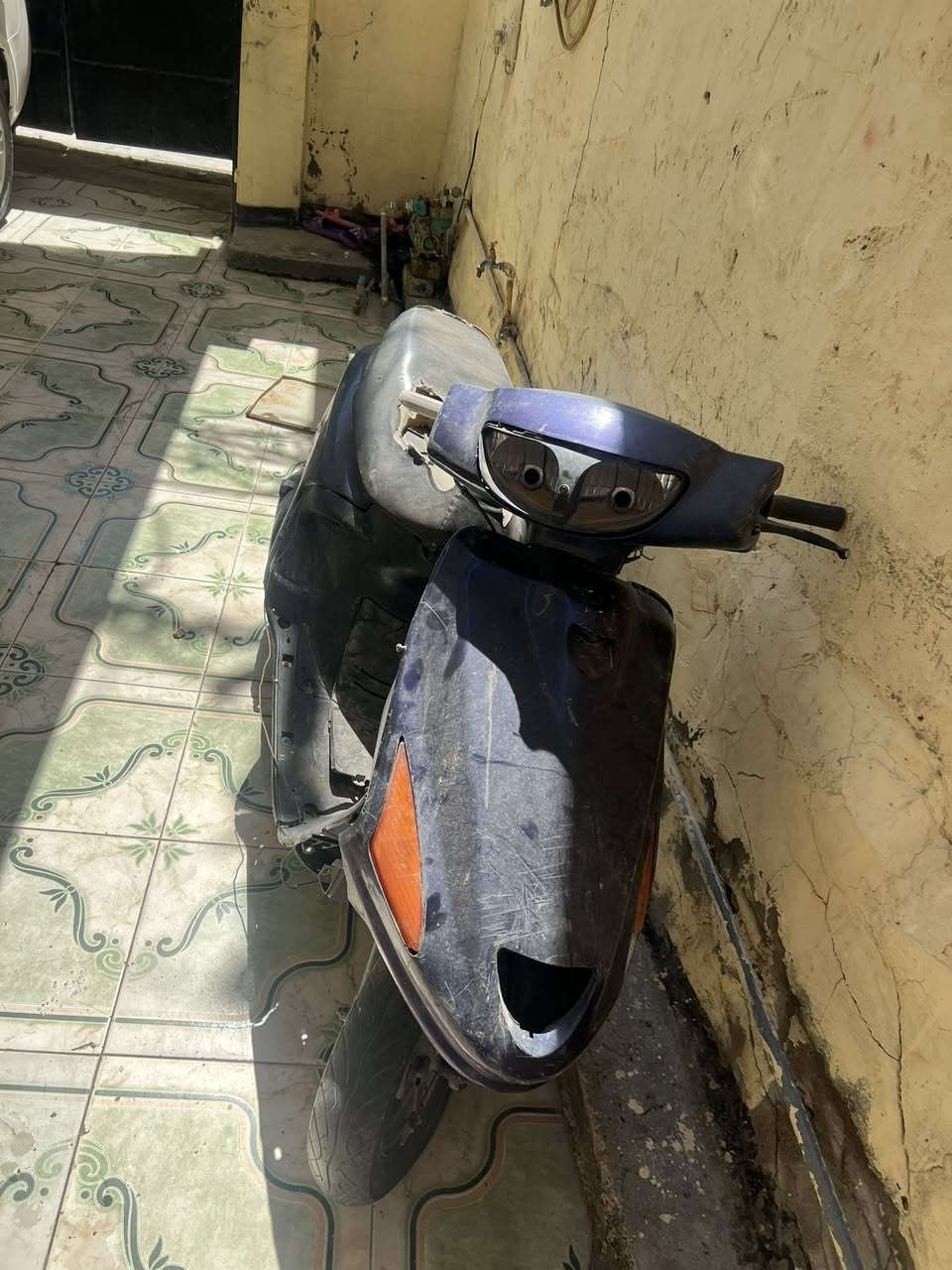 السلام عليكم فورتي للبيت صار خمس شهور تاركها الدراجه ابيعها ع وضعها شبب طفيتها عقل كهربايي صار عليه مي و احتركً محرك كابريتر كله سليم  للمعلومه التاير الخلفي جديددد شديته قبلا تعطل بسبوع. و فش بسبب الشمس 
السعر 150 و الباقي تعال و تدلل


**إذا كنت صاحب هذا الإعلان وتريد حذفه لأي سبب، رجاءا أرسل رسالة إلى الدعم الفني**