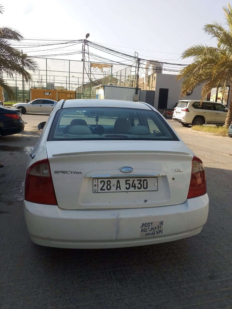 للبيع كيا سبكترا
* الموديل: 2006
* اللون: أبيض
* ناقل الحركة: (أوتوماتيك)
* المحرك: (2000)
* رقم اللوحة: 28 A 5430 نجف دولي
* السيارة بحالة جيدة وتستخدم بشكل يومي.
* التبريد لا يعمل .
* اقتصادية في استهلاك الوقود.
*السياره بيها طخات بسيطه بدون ضربه قويه مثل ما مبين بالصور 

💰 السعر: (60)
📍 الموقع: (النجف قرية الغدير)
📞 للتواصل: ( *********** )
