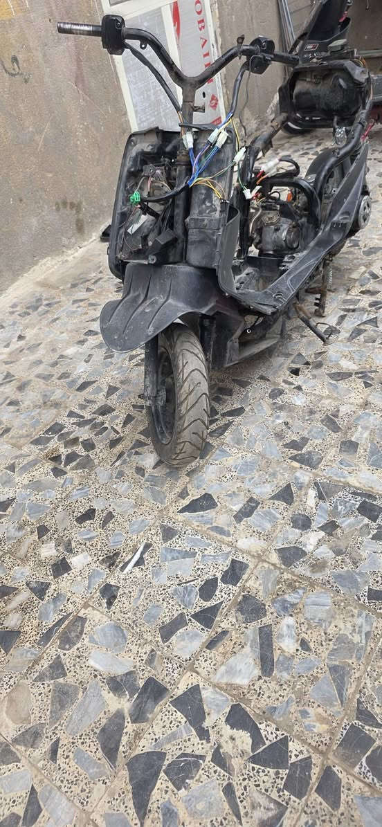 السلام عليكم ماكس عدلة بوشة 55 ,ابيعك كوم حديد  الدراجة أوراق كاملة مكاني مغربة *********** السعر 325 أوراق بية مجال شي بسيط
