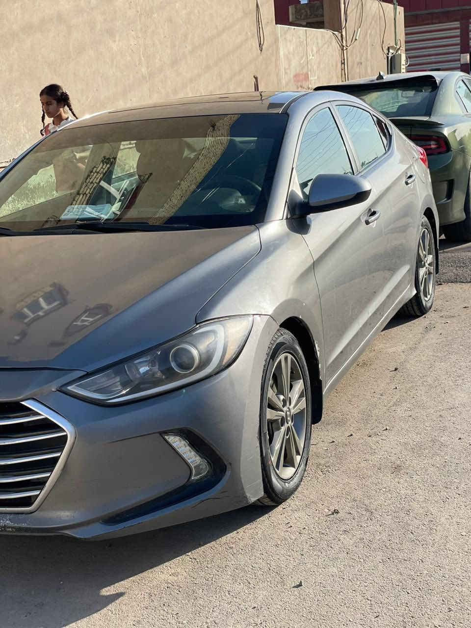 النتره 2018 فول مواصفات
فتحه تنته 
مثبت سرعه 
مانع نزلاق 
تحكم اضائه 
تلث انضمه قياده 
شاشه مسجل بلادي 
رادار جانبي وخلفي 
حساس خلفي وآمامي 
تدفئه كشنات قطعتين 
تبريد قطعتين 
مكينه ما ملعوب بيهه لا تبخر ولا غير شي وگير  خير من الله 

أمريكي  قطعتين سياره بأسمي ما نقصهه اي شي 
***********
***********
