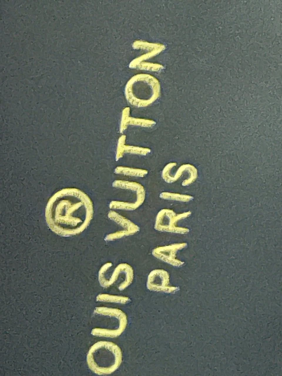 بعد إذن الادمن المحترم
🔥 للبيع حذاء Louis Vuitton أصلي – مقاس 43 🔥

قطعة فاخرة تجسّد معنى الرقي والتميّز، بتصميم أنيق يواكب الذوق الرفيع ويمنحك حضورًا لافتًا في كل إطلالة.

✔ جلد طبيعي بني فاخر بأحزمة مزخرفة ونقشة مميزة

✔ شعار LV الذهبي يمنح الحذاء لمسة فخامة لا تُخطئها العين

✔ تصميم نادر لعشّاق الستايل الكلاسيك العصري

✔ جديد لم يستخدم  بدون علبه 

✨ امتلك الفخامة… وكن مختلفًا


**إذا كنت صاحب هذا الإعلان وتريد حذفه لأي سبب، رجاءا أرسل رسالة إلى الدعم الفني**