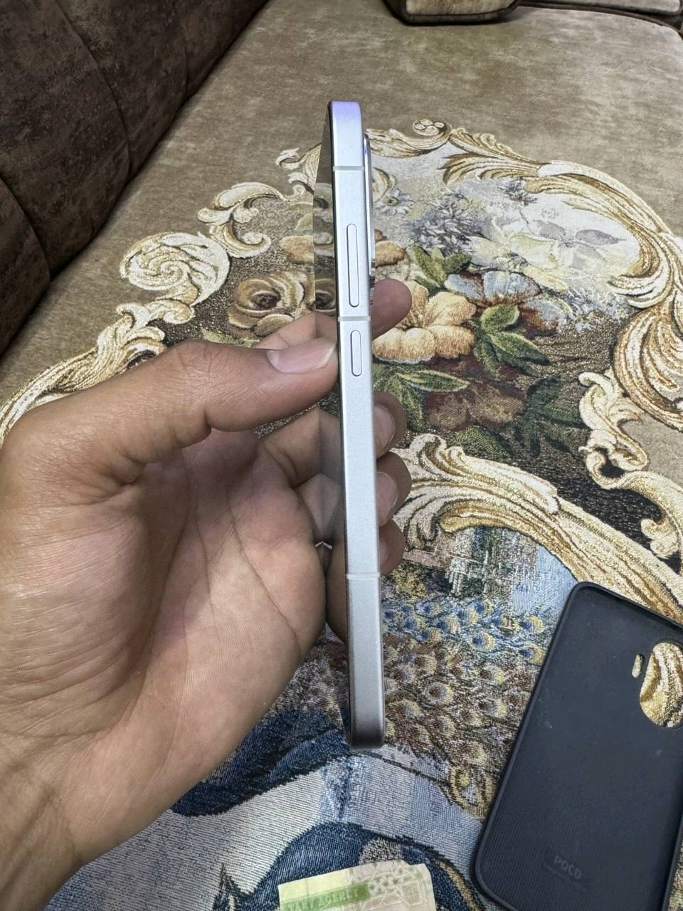 بوكو اف 7 مستخدم 3 اشهر الجهاز بعده نضيف كلش نضيف مشحون 140 مره ذاكره 512 كامل ملحقات من الشاحنه حته الكفر الاصلي موجود بطاريه 99 السعر 490 للتواصل واتساب فقط ***********