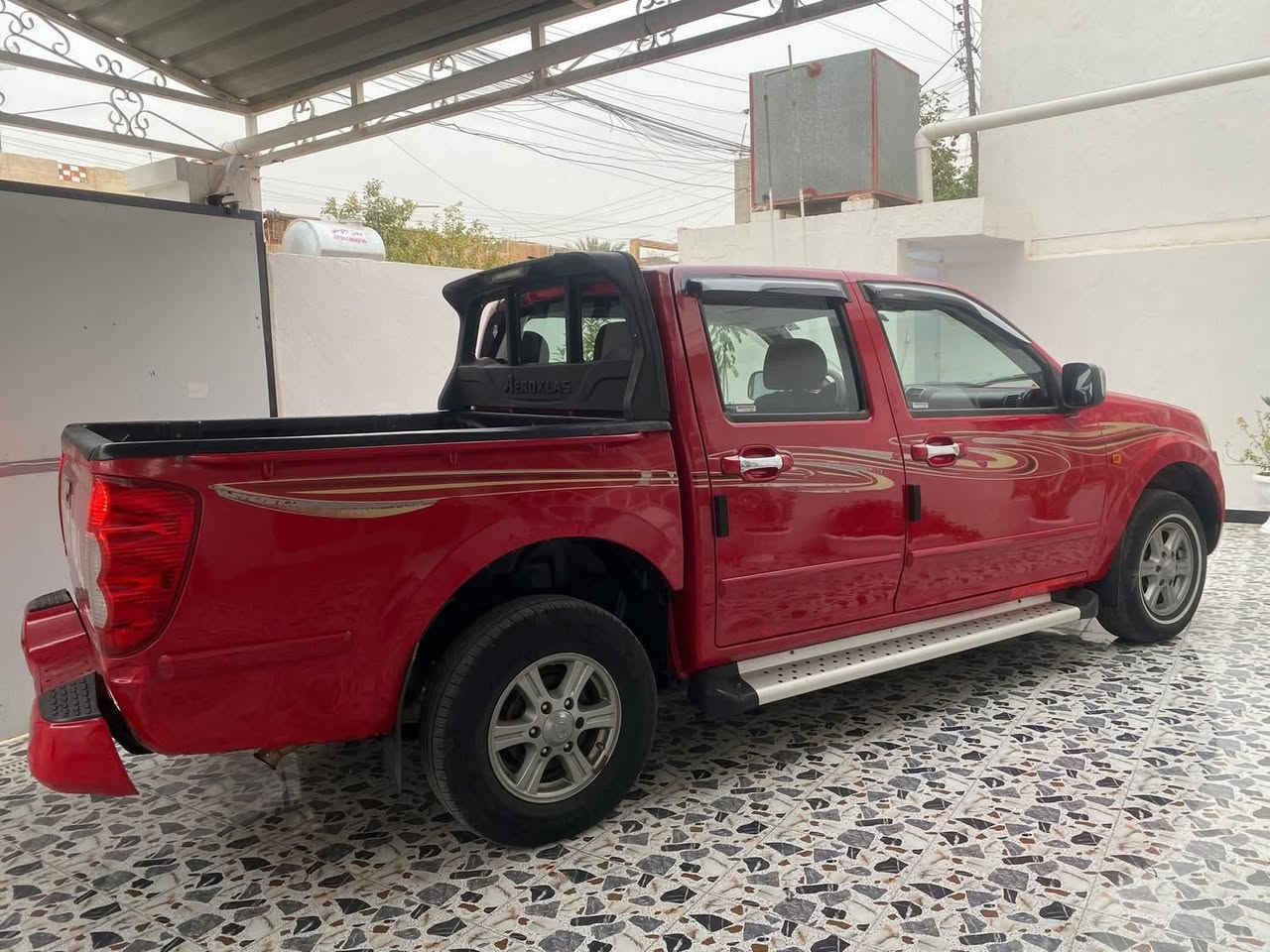 السلام عليكم للبيع او مراوس حسب القناعه بيكم كريت ول 2013 رقم قادسيه صاحبها بالرمادي وتتحول بالرمادي سنويه ل28 تحويل مباشر سياره جاهزه وبلاديه محرك كير ممتاز تبريد تدفئه كهربائيات كله شغال مكفوله من الضربه والصبغ عدا البنيد مصبوغ اثر جراد جاهزه من كلشي 
السعر 75 بيها مجال 
مكان السياره قضاء راوه 
***********
اعتذر عن البيع بالاقساط
