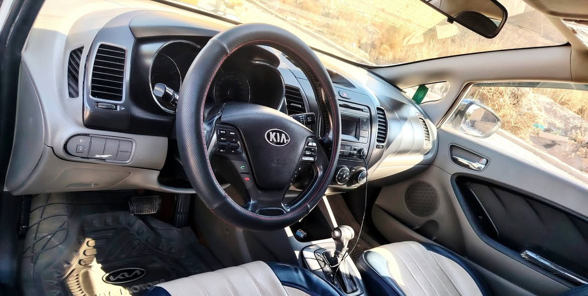 السلام عليكم
كيا سيراتو 2016
رقم ذي قار بسمي
ماشيه 1600 دوش
ماشيه 190 الف
سعر 115 بيها مجال 
***********
