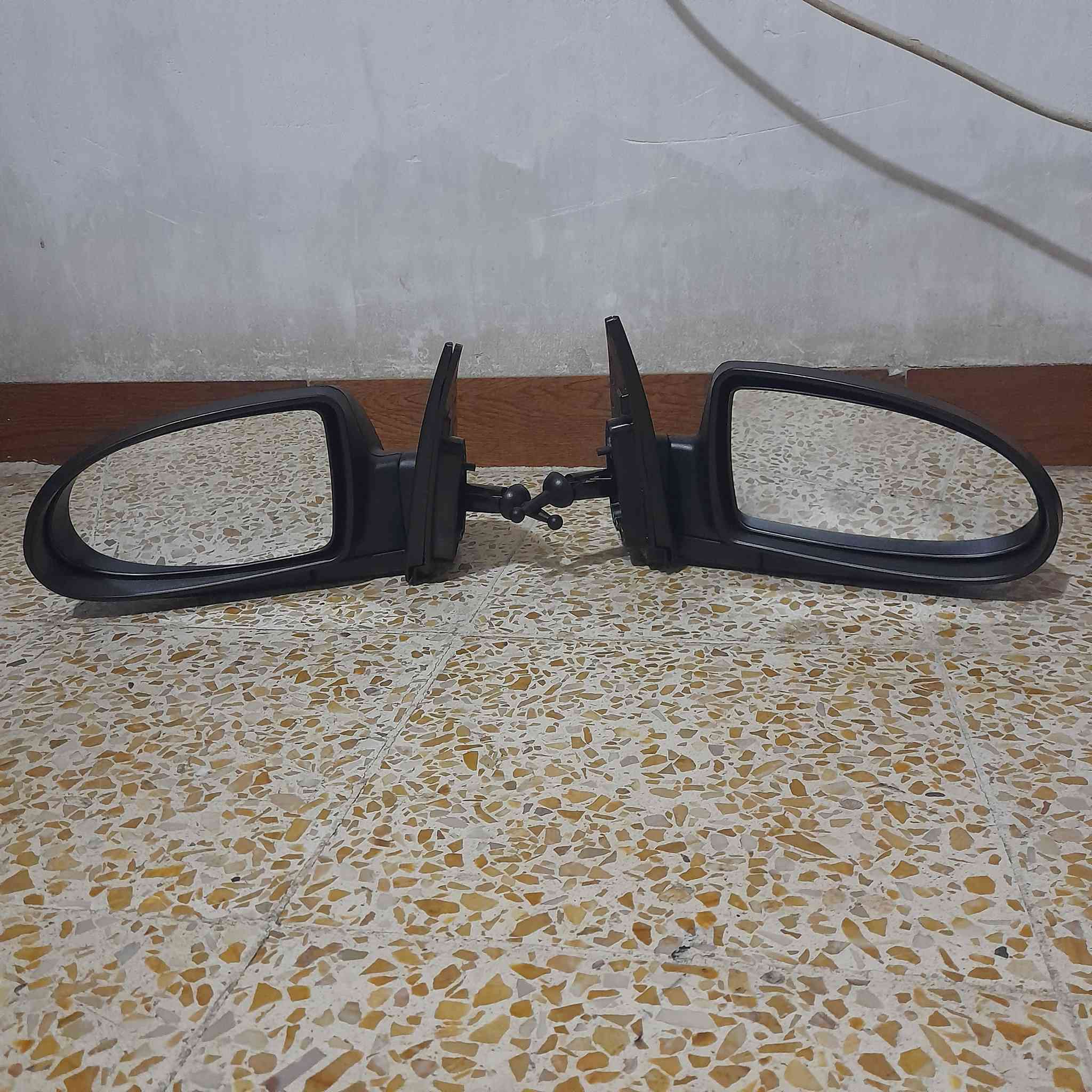 مرايه اكسنت ذبذوب للبيع سعر ٦٠ الف وبيها مجال لأستفسار اتصل ***********
