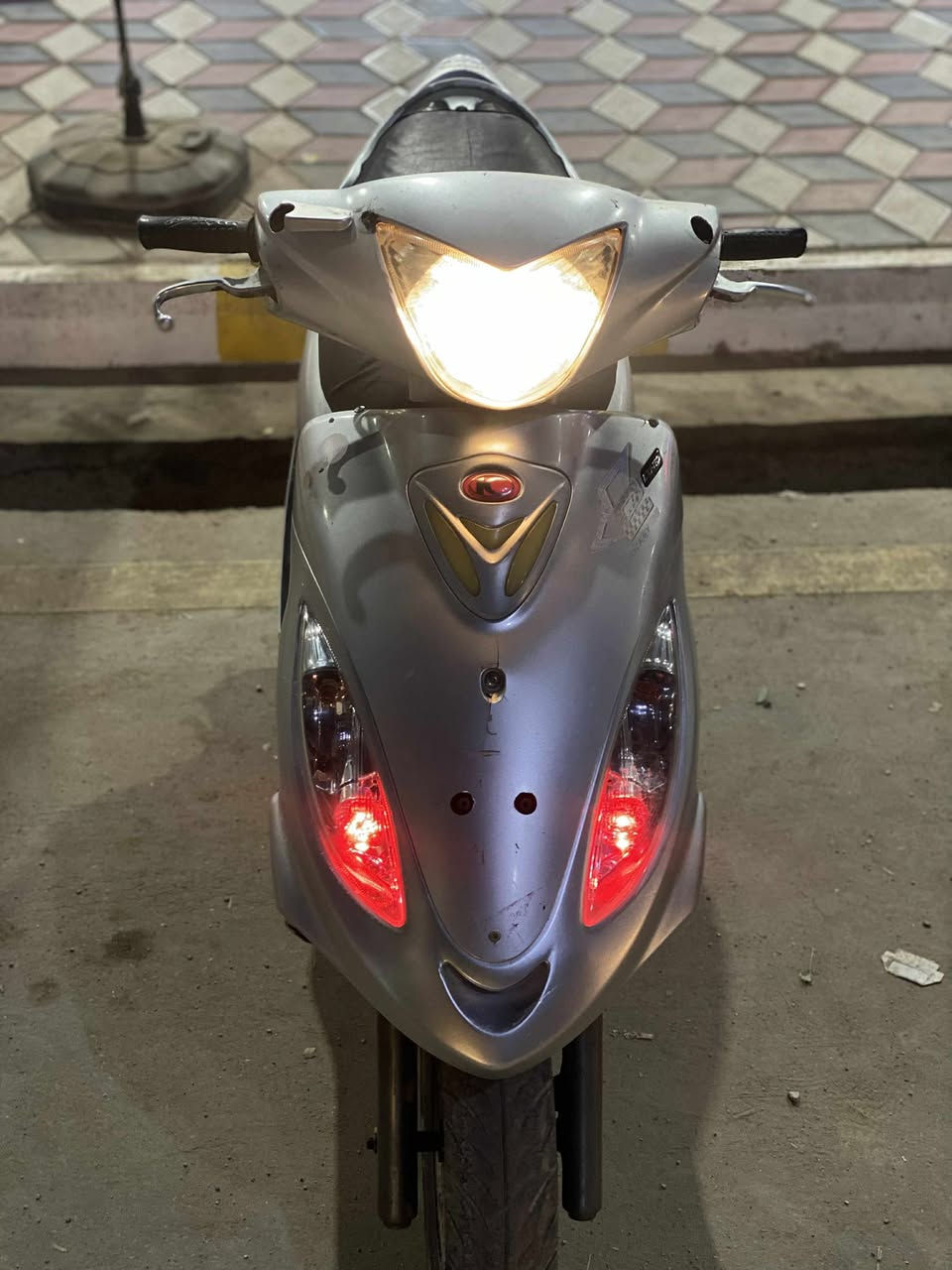 سلام عليكم دراجة البيع كامكو2v توني مجفته جديد سعر 500مكاني رفاعي2014/.   ***********
