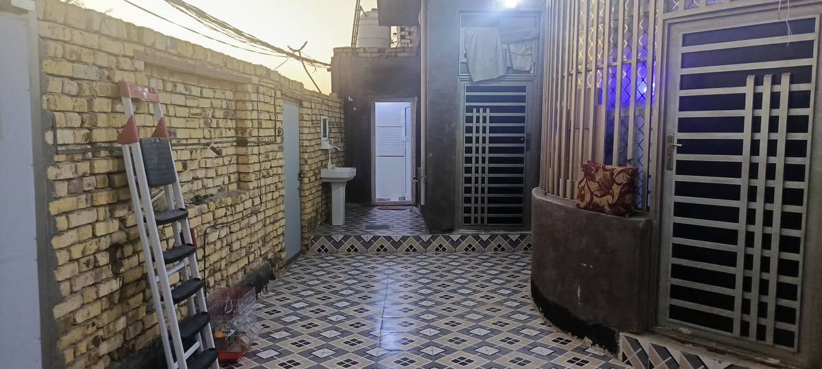 سلام عليكم بيت للبيع طابو زراعي 25
المساحه 200قرب سوق الجمعه مقابيل مجمع بوابه النجف 
قريب عالسايدين الحولي ماء كهرباء قبل القرار مرقم سعر65رقم ***********
