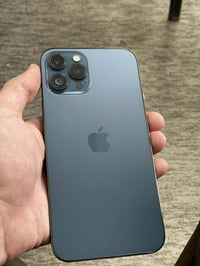 ١٢ برو ماكس • ١٢٨ • بطارية ٧٨