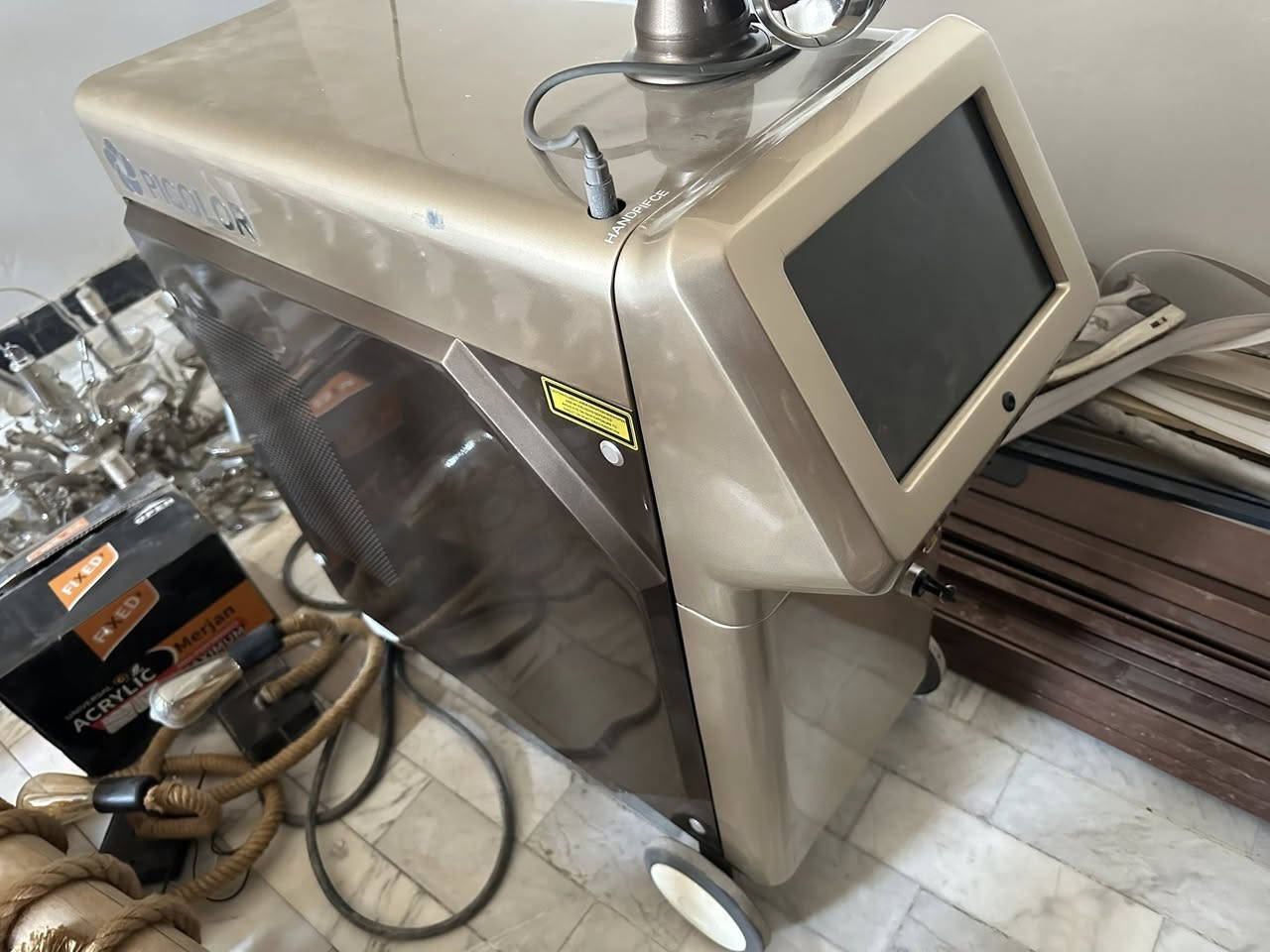 ‼️السلام عليكم عندي مجموعة اجهزة طبية ( تجميل ) للبيع تصلح للي يريد يفتح مجمع طبي بأنسب التكاليف ‼️

‼️1-الهيدرافيشيل ( تنظيف بشره) شركة ماريا الجديد
سعره حيكون 25 ورقه💵 

 
‼️2- ليزر ازالة الشعر (دايود ليزر) شركة ابلال الجديد 
سعره حيكون 100 ورقه💵 

 
‼️3- ليزر افروديت (CO2) شركة ابلال 
سعره حيكون 100 ورقه💵 

‼️4- جهاز تكسير الشحوم (كلاتو ) شركة ابلال 
سعره حيكون 100 ورقه💵 

 
‼️5- ليزر بيكولر ( ليزر كاربوني) شركة ماريا 
سعره حيكون 100 ورقه💵 

‼️ملاحظة  
‼️الأجهزة مستعملة فترة جداً قليلة وسبب البيع عدم التفرغ للعمل في المجمع الطبي 

‼️والأسعار بيها مجال للمشتري الجاد وخصوصاً اذا كان الشراء جميع الاجهزة 

📍مكان الأجهزة بغداد 

للتواصل :  *********** د.زين العابدين علاء
