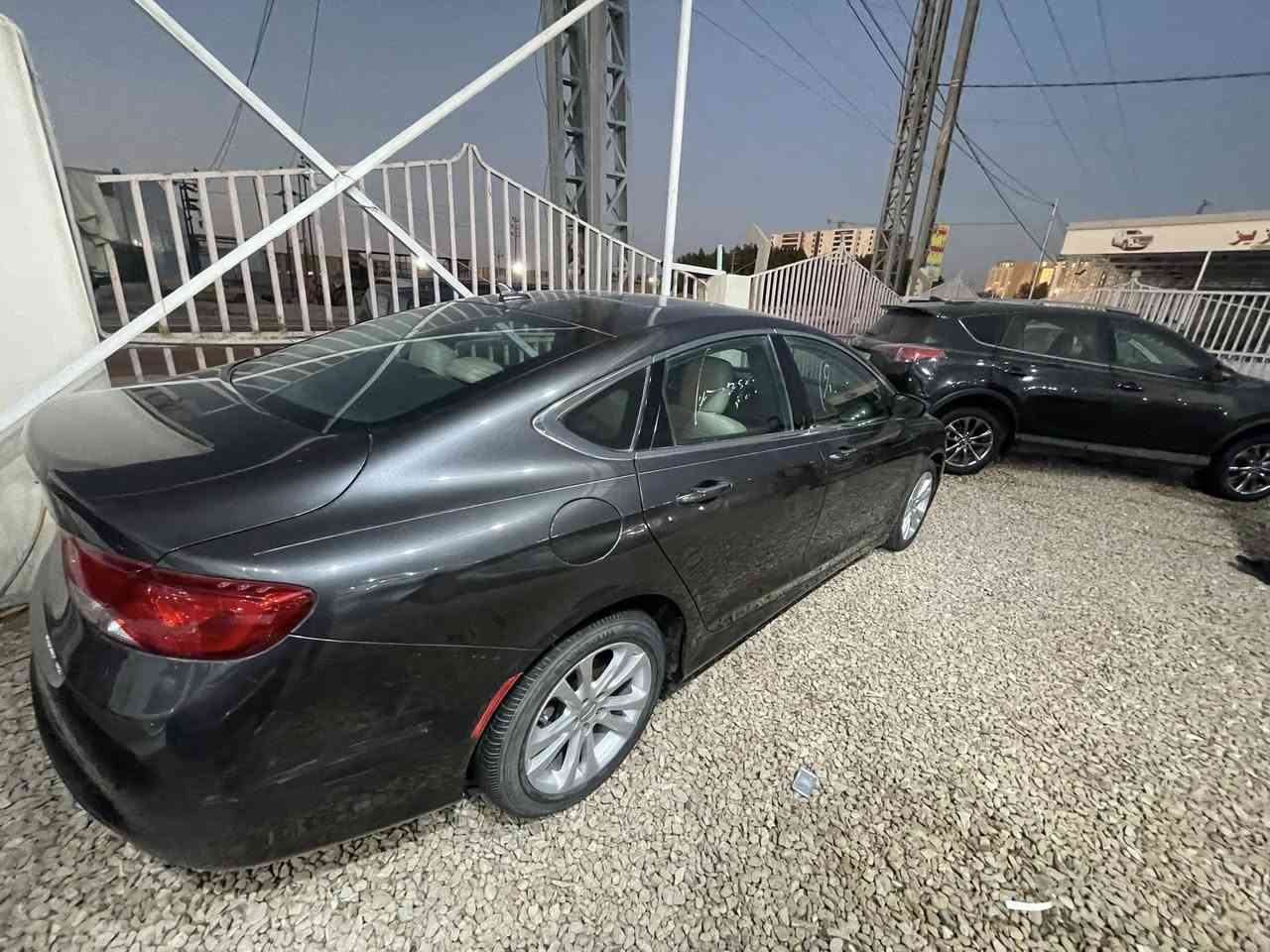 السلام عليكم.
كرايسلر c200 2015

مكينة ٢٤٠٠ 

شاشة جبيره 

كشنات جلد بيجي مع دواخل بيجي 

كشنات تدفئه تبريد وكهرباء 

بانوراما 

اشاير مري 

بصمة تشغيل وبصمة ابواب وجنطه 

تشغيل عن بعد

رقم بغداد

سيارة بيه شخوط مبينه بالصور ومعوزة كمبريسر

السعر ١٠٥ وبي مجال 

***********

مكان السياره بالنجف
السياره بدون حادث 
حادثه من الاسفل بكيس الدهن
