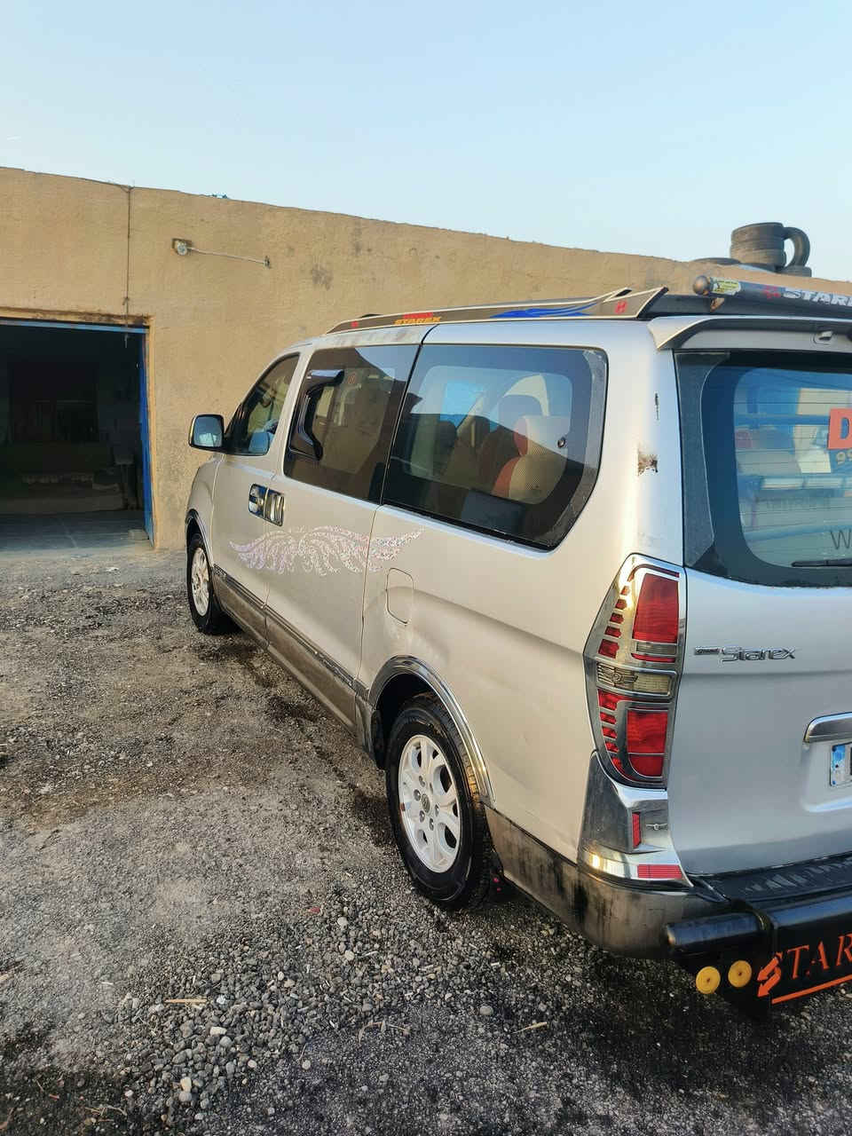 السلام عليكم ستاركس للبيع موديل ٩ محور مسكر سياره مكفوله من الضربه والحادث سياره جاهزه من كلشي الاتصال على هذا الرقم ***********
