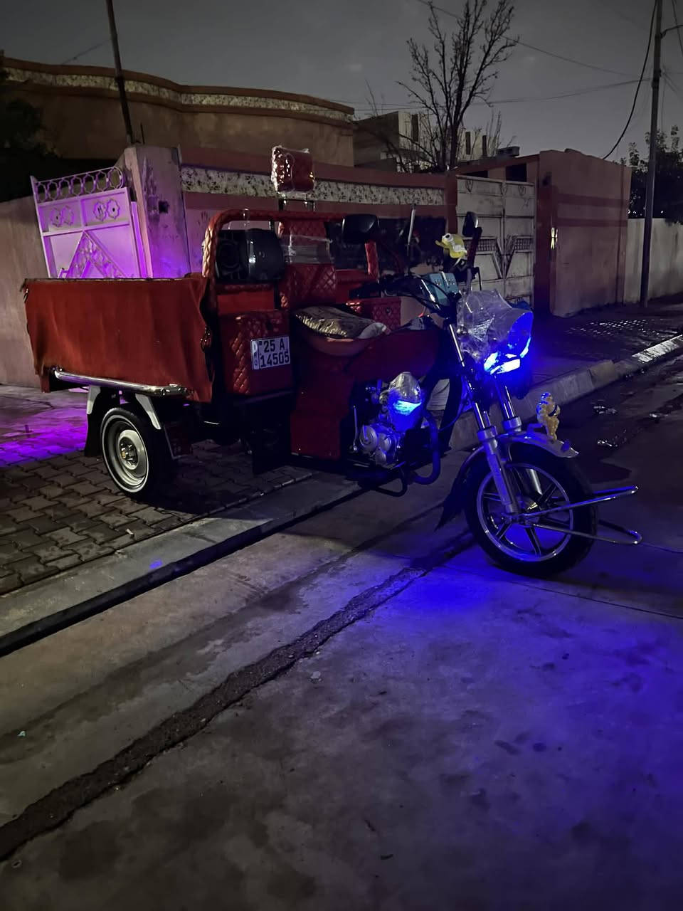 سلام عليكم اخوان ستوته للبيع فول فول نضافه موديل 23 باب الاول كل عيب ما بيه ويل صب تايرات خط ابيض جدد كامله ستوته خير من الله كبل تطلع بيه للشغل مرقمه سنويه بسمي شراي دك عل رقم ***********مو شراي لا تعلق وشكرآ👍🏽
