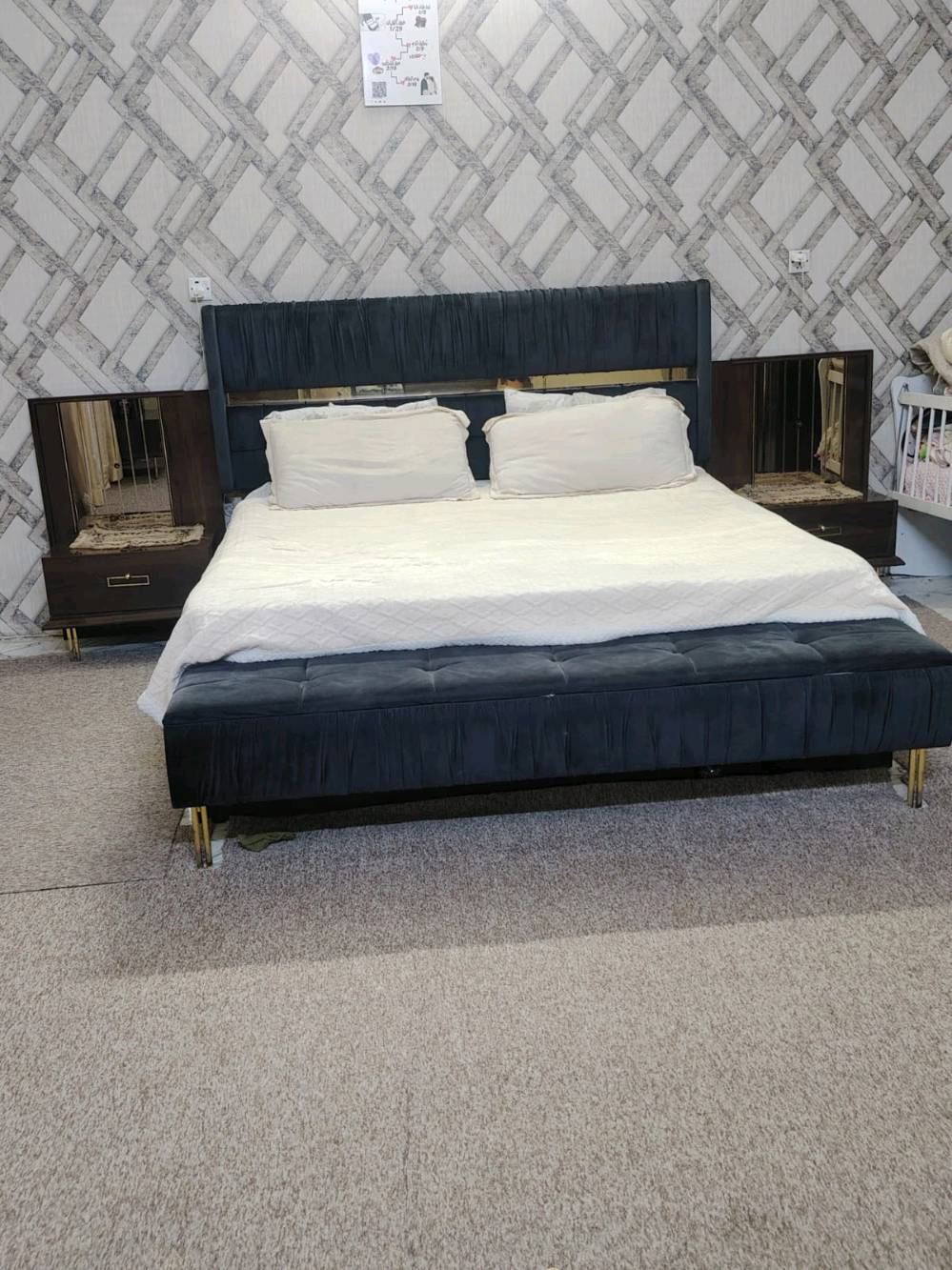 عنواني البلديات 
ماعندي توصيل 
الغرفة كلش نظيفة وراقيه 
لكن أريد انتقل الى منزل جديد وماعندي مساحه جبيرة الها 