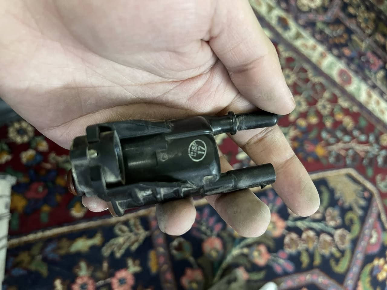 غراض كمارو ١٦ وفوك للبيع
مبخرة خلفية  ٧٠ الف
مبخرة اماميه ٣٠ الف
بروجكتر جهة السايق تك اصلي ٨٠ الف
لويات خلفية ((مهبطه)) ٤٠ الف
حساس تاير ١٠ الف
***********
