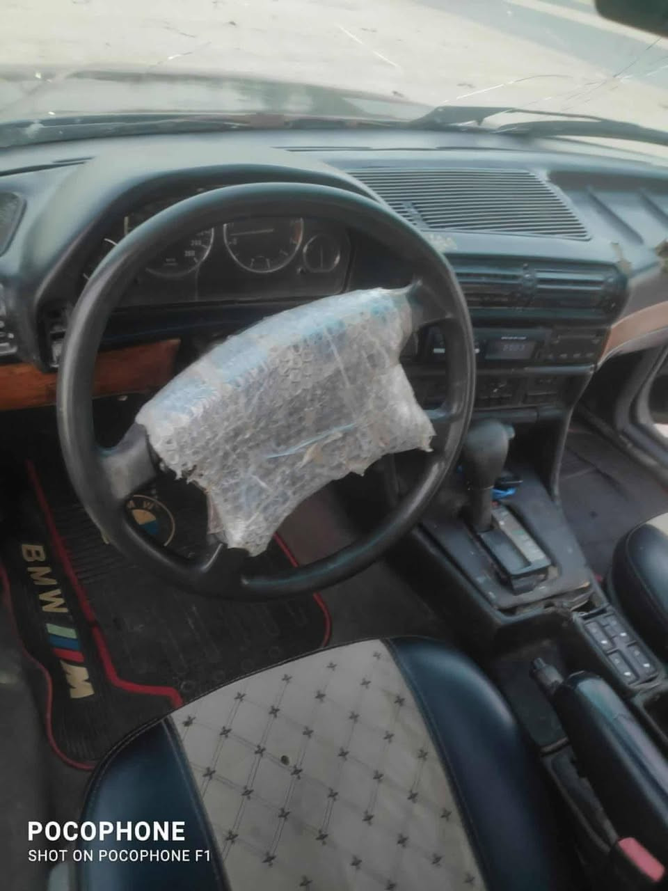 السلام عليكم بي ام للبيع حجم 700 محو كير ومكينه 3000 عل شرط  رقم كربلاء سنويه  نافذة حداديه 80% كهربائيات شغالة سعر 21 وبيها مجال المالك موجود مكان النجف لاستفسار ‏‪0774 494 0067‬‏
