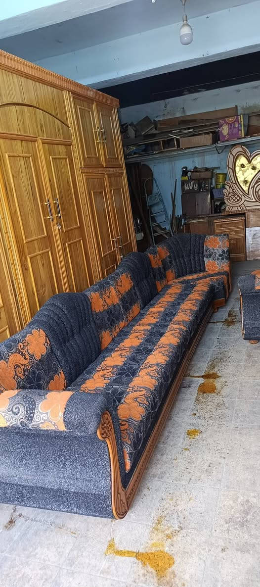 ديوان ٧متر ٤قطع شغل الموصل ثقيل ونظيف السعر ١٤٠ قفل تواصل خاص ***********
