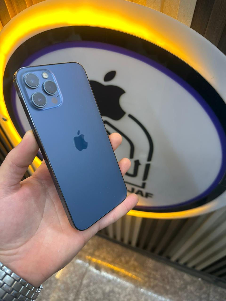 12 برو ماكس
شرق اوسط AAA
ذاكره 256 
بطارية 100
ب350 وبي مجال 
كله شغال الجهاز مكاني نجف حي السلام 
***********
