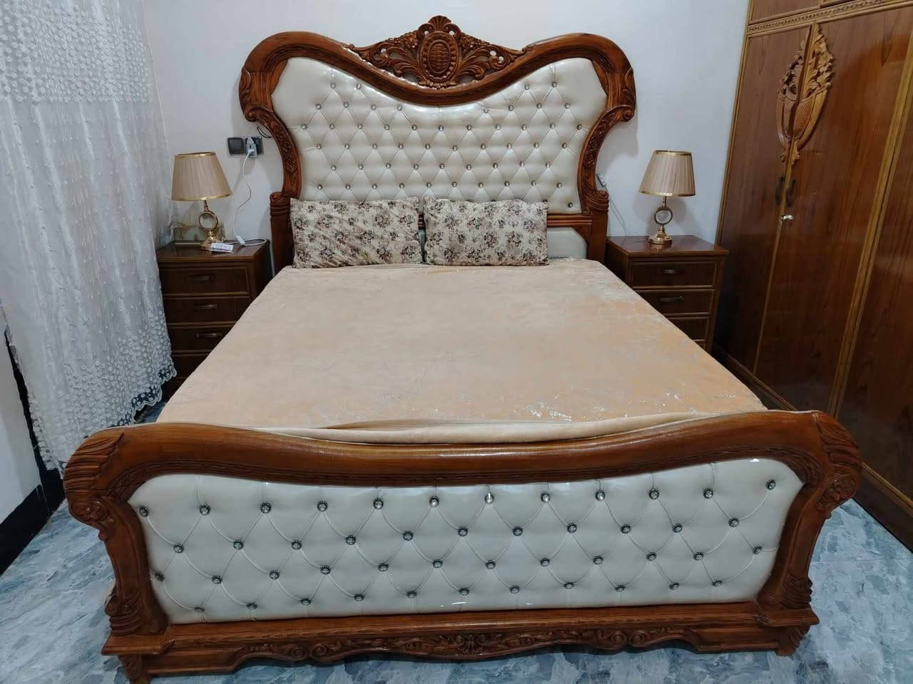 غرفه اخشاب حطاطه خشب زان درجه الأولى سعرها  ١٦٠٠ اتصال ***********
