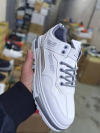 رجالي من 40 ال45  الكارتون 30 قطعه  اسود 10 ابيض 10 بيجي 10 السعر مناس...