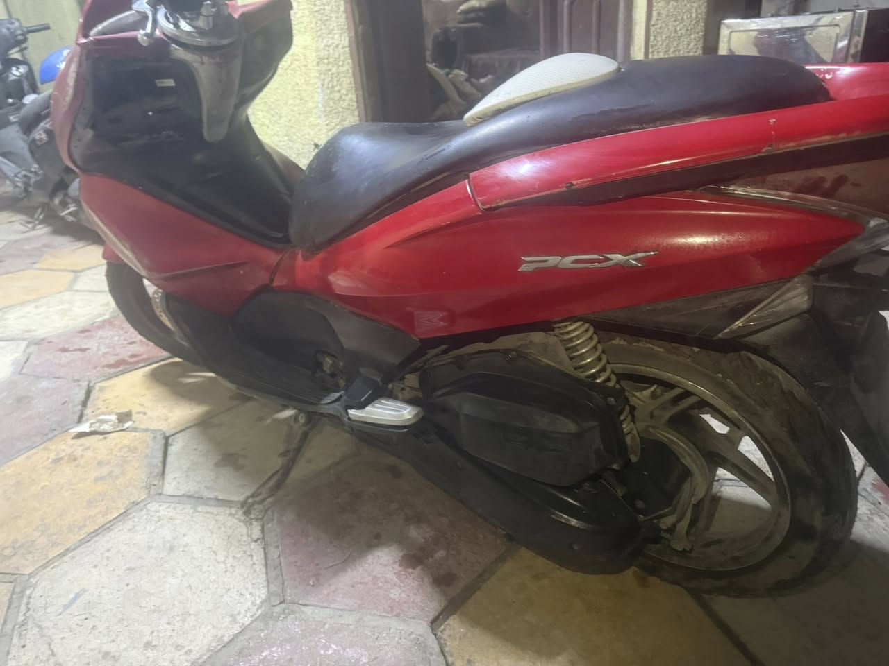 السلام عليكم pcx مكينه 150 ياباني JF طافيه ابيع كوم حديد سعر 500 وبيها مجال مكاني العبيدي.  كووم حديد  رقمي ***********
