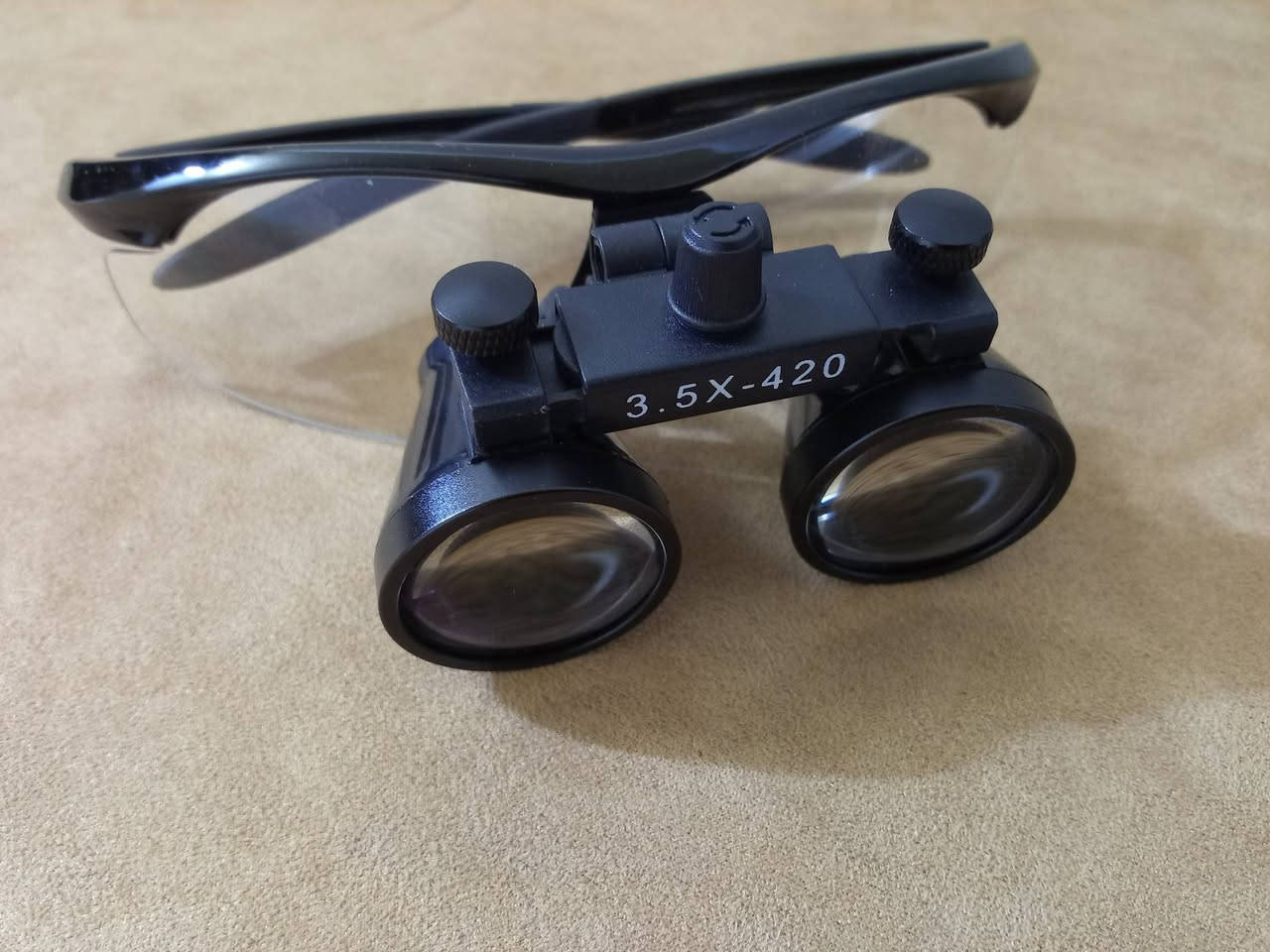 🔬 نظارات تكبير طبية 3.5X-420
مناسبة لطلاب طب الأسنان، التجميل، والخياطة الدقيقة 👌
🔹 تكبير 3.5 مرات
🔹 رؤية واضحة ودقيقة
🔹 خفيفة ومريحة باللبس
🔹 حالة نظيفة وجاهزة للاستخدام


**إذا كنت صاحب هذا الإعلان وتريد حذفه لأي سبب، رجاءا أرسل رسالة إلى الدعم الفني**