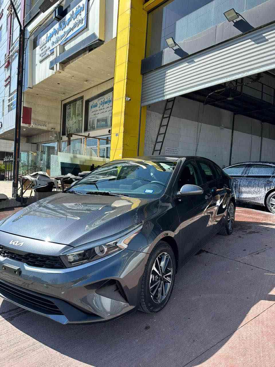 سلام عليكم
كيا فورتي 2024 مواصفات LX
لون نفطي
بدووووون ايرباك📌
بدوووون دواخل📌
باب صبغ فقط وشوية من الدوسة📌
حادث خفيف جدا📌
مكانين (PDR) بارد📌
ماشية 15 الف 📌
السيارة جاهزه من كل النواحي شرط التراي📌
مكينة وگير بشرط📌
السيارة كاتى وتترقم شمالي ب11 ورقة
رقم الشاصي 3KPF24AD2RE709661
العنوان اربيل
السعر 143$ ورقة
***********واتس اب
*********** أربيل, العراق
