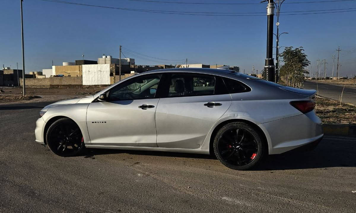 Malibu 2018 LT Redline
كير AT 
داخل جلد اسود + المقاعد الاماميه ثنينها كهرباء 
تدفئة كراسي 
شاشه كبيرة كار بلي واندرويد اوتو 
شاشه اعطال ملونه + عداد ١٦٠
تبريد قطعتين + منافذ شحن سريع وكهرباء
نظام صوت بلادي ٩ سماعات من Beats Studio 
ويل ١٩ اسود بلادي  
مري سود + اشاير بالمري 
٤ بصمات والصندوك قاصة + تشغيل عن بعد
السياره ماشيه ١٤٠ الف كيلومتر 
رقم اربيل مميز دولي شرط التحويل
حادثها جاملغ وبنيد جهة السكن بدون دواخل
وبيها بارد يم قبغ البانزين قليل كلش موضح بالصور 

السعر 100$
***********
