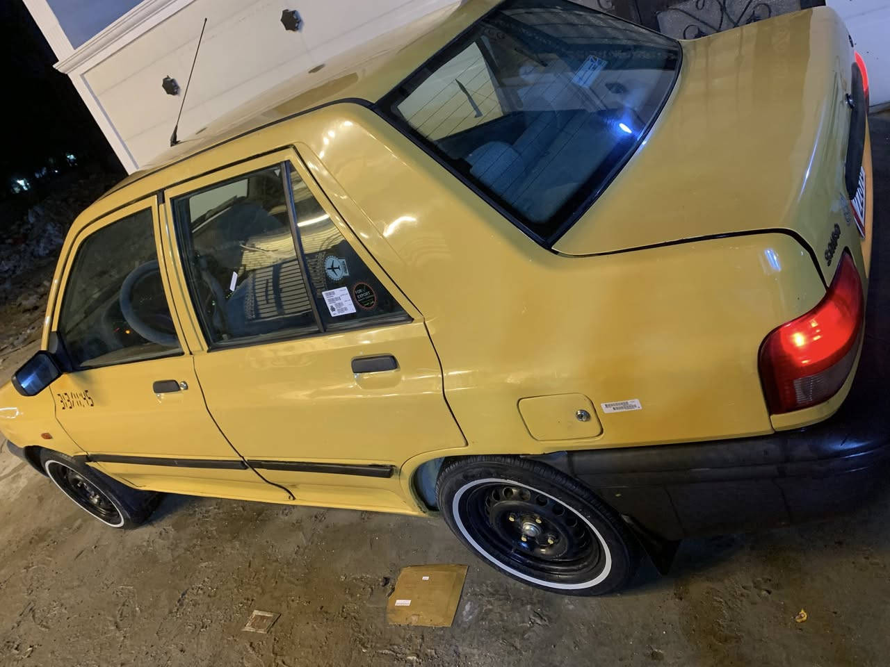 السلام عليكم سايبة موديل 2015مكينة وكير  جدد مكفولات السيارة كشرهة نضيف مثل ماموضح بل صورة والسيارة خير من الله كاملة ورقم إنكليزي بغداد  وسيارة بسمنة الهاتف***********
