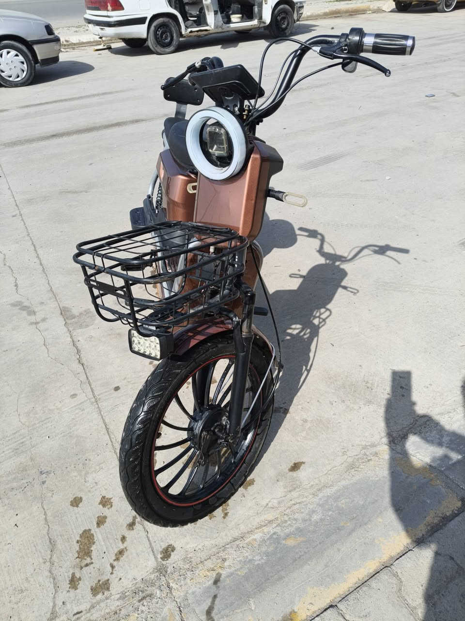 دراجة شحن نوع Korea Mr بحالة جيدة جداً (أخت الجديدة) سويج عدد 2 وبصمة عدد ٢ وكارت عدد ٢٢ السعر 300 وبيه مجال عنوان كركوك حي الواسطي رقم (***********)
