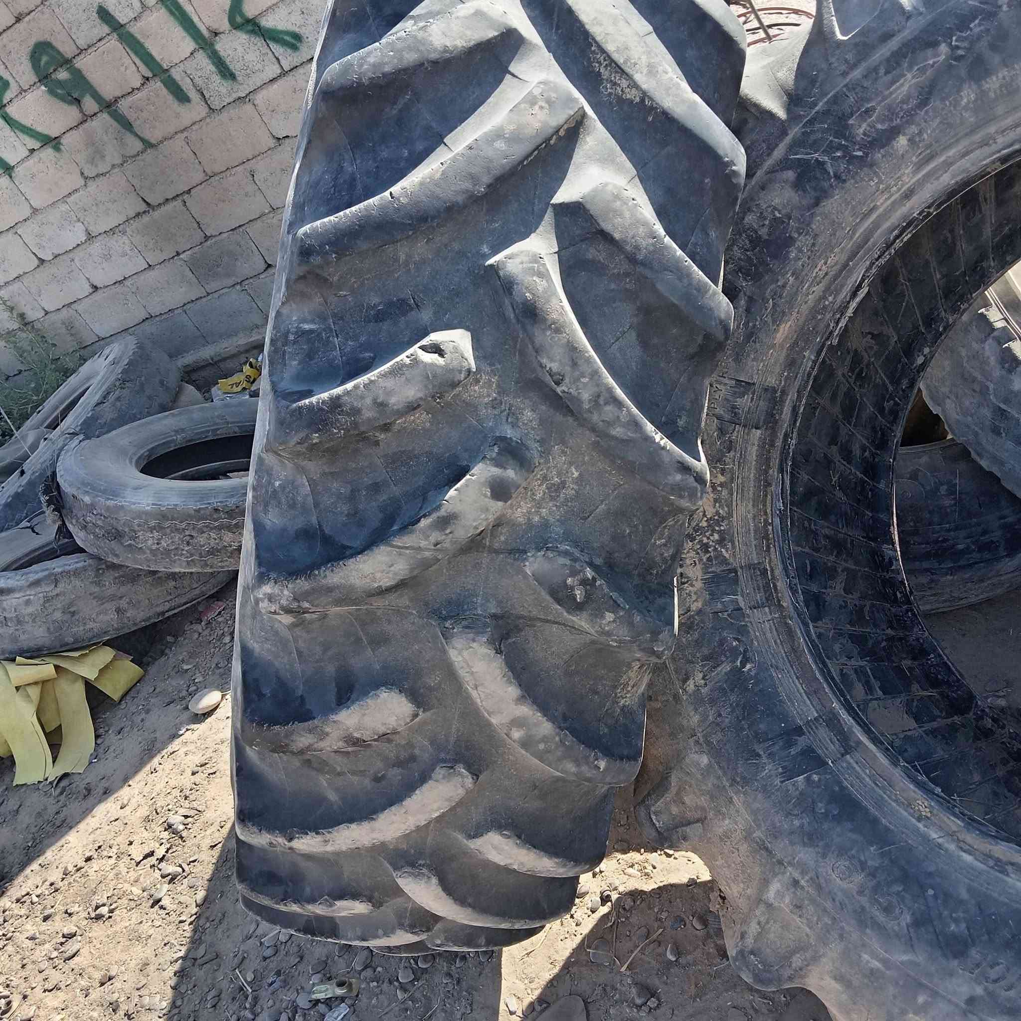 السلام عليكم
زوج تايرات ٣٨  حيل نضاف بيهن كل تاير ضربه من المداس مكانهن ن العباسي

للتواصل ***********
