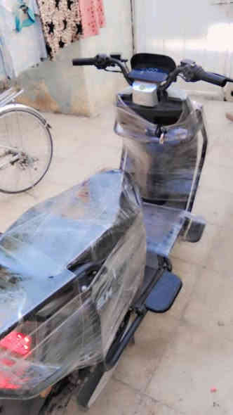 السلام عليكم اخوان عندي هاي دراجة شحن سكنس  أخو الجديد نضيفه.       برغي ما مفتوح بطاريات  ليثيوم بطاريات كبيرة كهربائيات كلها شغال أربع سرع.             موديل 2025.      السعر 950 وبيه مجال                              للاتصال على الرقم أو عل واتس اب الهاتف: ***********
