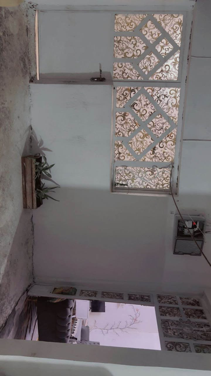 بيت تجاوز للبيع – بغداد / الزعفرانية 🏡

للبيع بيت تجاوز في منطقة الزعفرانية بموقع مناسب وقريب من الخدمات.

🔹 يتكون من:

* غرفتين ٢ نوم
* استقبال +صالة
* مطبخ
* حمام
* تواليت
* ترك 
* مخزن

✅ مناسب للعائلة وجاهز للسكن.

💰 السعر: 25 مليون دينار عراقي
📌 يوجد مجال بسيط للتفاوض للجادين فقط.

للاستفسار أو المعاينة يرجى التواصل الاتصال على الرقم: (***********).

ملاحظة: البيع على وضعه الحالي، والجادين فقط يرجى التواصل.
#بيت_للبيع #الزعفرانية #بغداد #عقارات_بغداد #بيت_تجاوز #فرصة_سكن_مناسبة 🏠 بغداد, العراق

