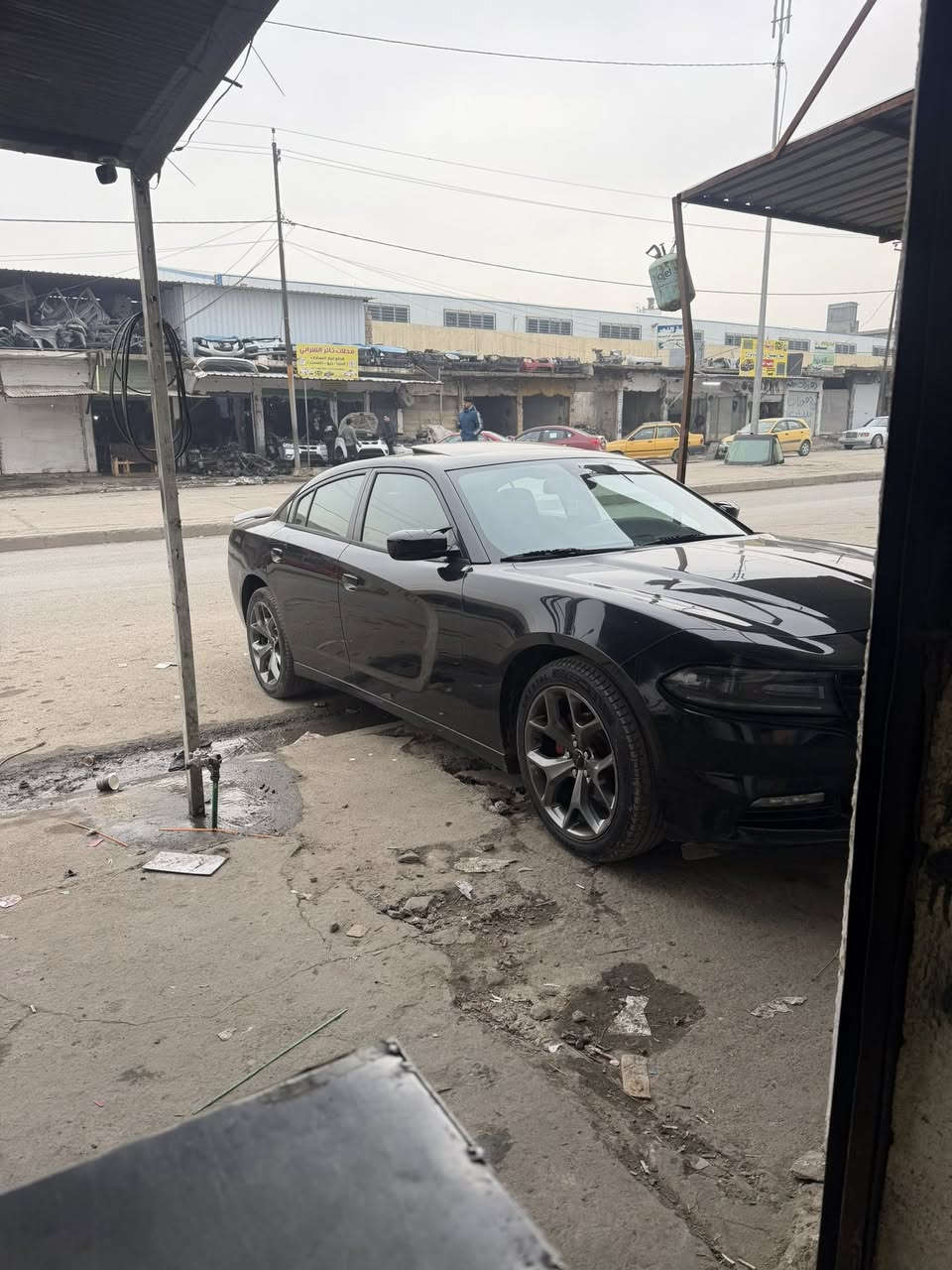 سلام وعليكم جارجر ٢٠١٥ فول SXT
سيارا بلا ضرر كلين بيه. بكانتين بارد بقط
فتحه كشن حار 
السياره مال بيت قديمه. عندي 
بكانه موصل 
السياره شرط حتى الدعميات 
بلا صبغ. السياره بسمي السنويه 
محرك كير شرط. 
شراي خابر وتدلل 

*********** بي وتساب 
***********
السياره احلا من الصور
