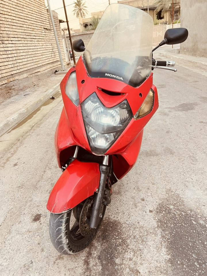 سلام عليكم دراجه سلفر للبيع مكينه 400 مكينه مكفوله يرادله ترتيب بس الكفرات  عنوان بقداد وذه كو مراوس حسب القناعه عادي سعر 1400 او بيه مجال رقم الهاتف ***********
