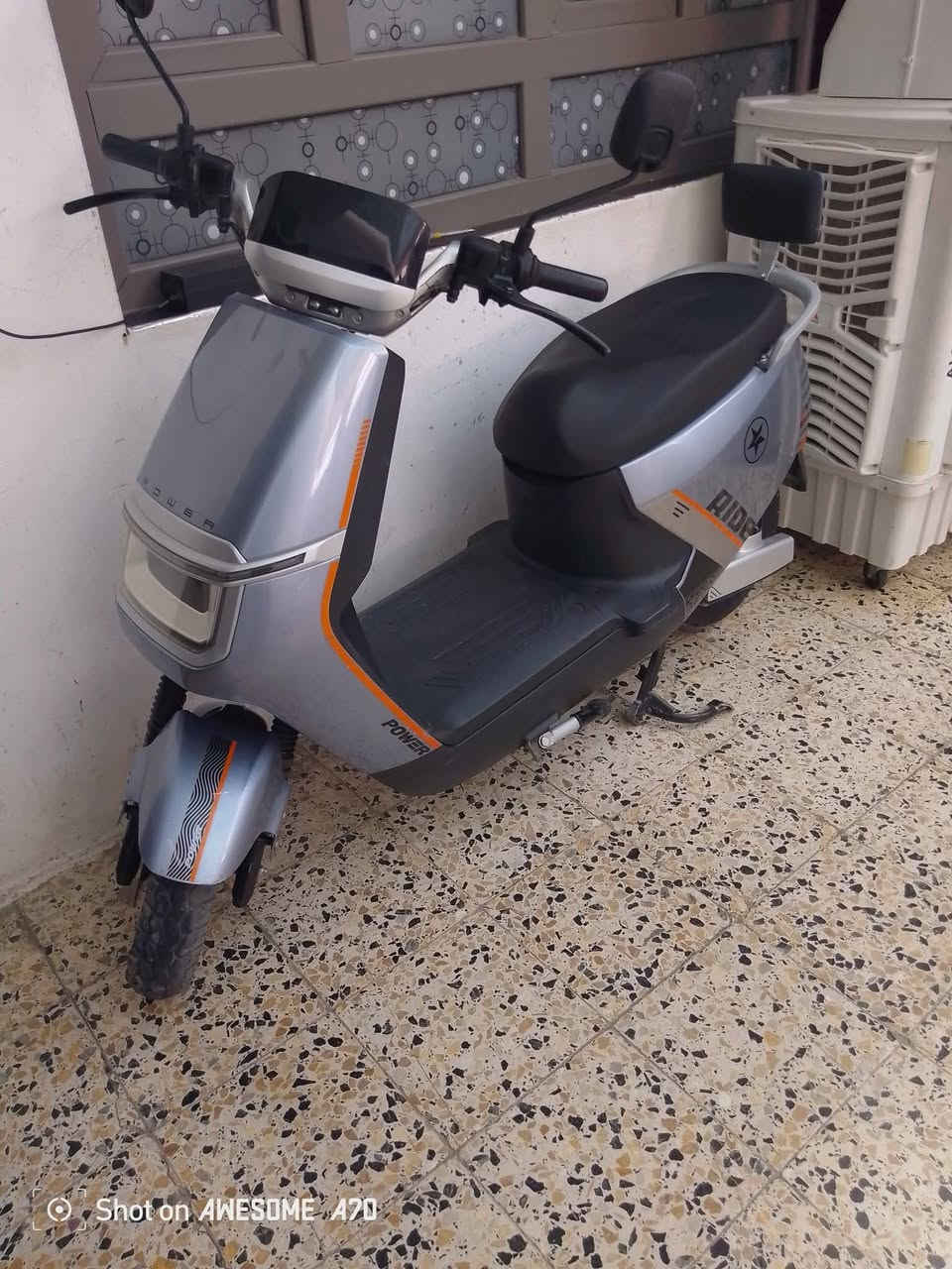 السلام عليكم دراجة شحن للبيع موديل 25
 ست6 بطاريات شرط الفحص 
بعده زيرو نضيفه كلش فول مواصفات للاستفسار  على الرقم *********** 
السعر 700وبيها مجال
