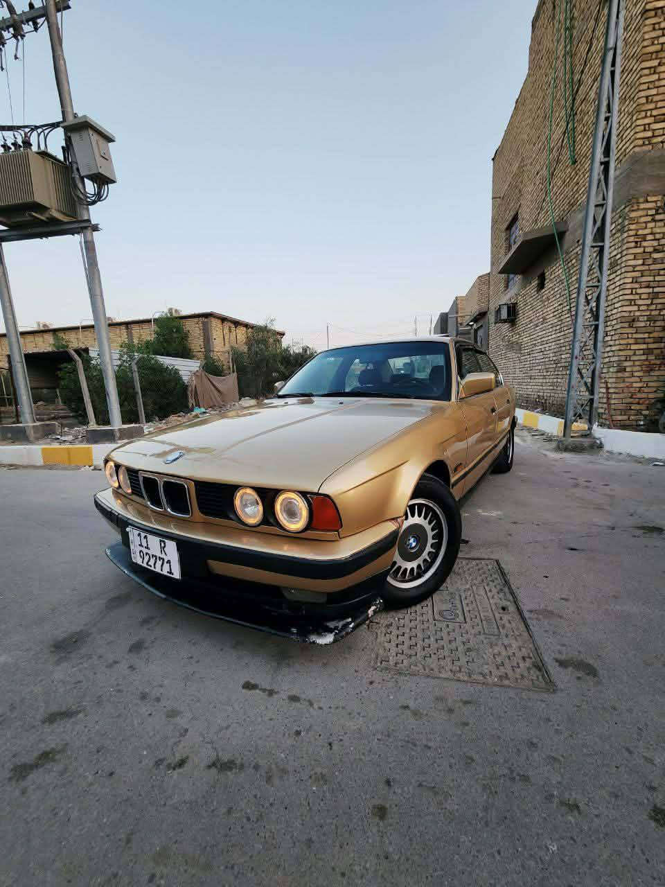 للبيع بي ام دبليو ذهبي 525 مكينه مفتوح كير اوتو موديل 89
سياره جديده بدون نقص جاهزه 

مصبوغه عام جماليه صبغ درجه اولى 

بدون خياسات 

كهربائات وضع شركه بدون جطلات وكلشي شغال 

 وحماوه ثابته 

رقم بغداد وهزه جديده وسنويه لل٢٠٣١.

داخل قرفه حلوه كلش 

تخم تاير وويل جديد 

صدر امامي خلفي جديدطسه ناعمه كلش 

مكاني ناصريه سديناويه 

السعر 40وبيها مجال للطيبين 

الشراي يتصل ***********/0781633102
