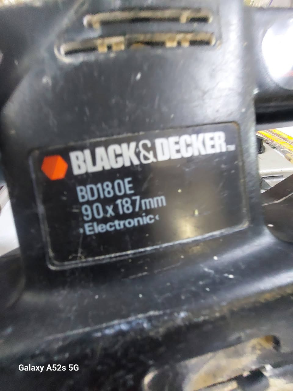 سلام عليكم اخوان عدة تخص النجارين ..مكونة من ١٠ قطع .منعمة ايطالي اصلي شغالة نظام سرع بيها..كيلون باب عدد ٢+ نورمايد باب لسن دور  بالكارتون عدد ٤+ تيغ منشار خشب قديم عدد ٢+  منشار يدوي ابو الحلقات من شركة شفلد.الانكليزية نظيف جدا وتاريخة يعود للحرب العالمية الثانية تحفة...المكان بغداد والسعر مناسب لرغاب يدخلي خاص ويدلل


**إذا كنت صاحب هذا الإعلان وتريد حذفه لأي سبب، رجاءا أرسل رسالة إلى الدعم الفني**