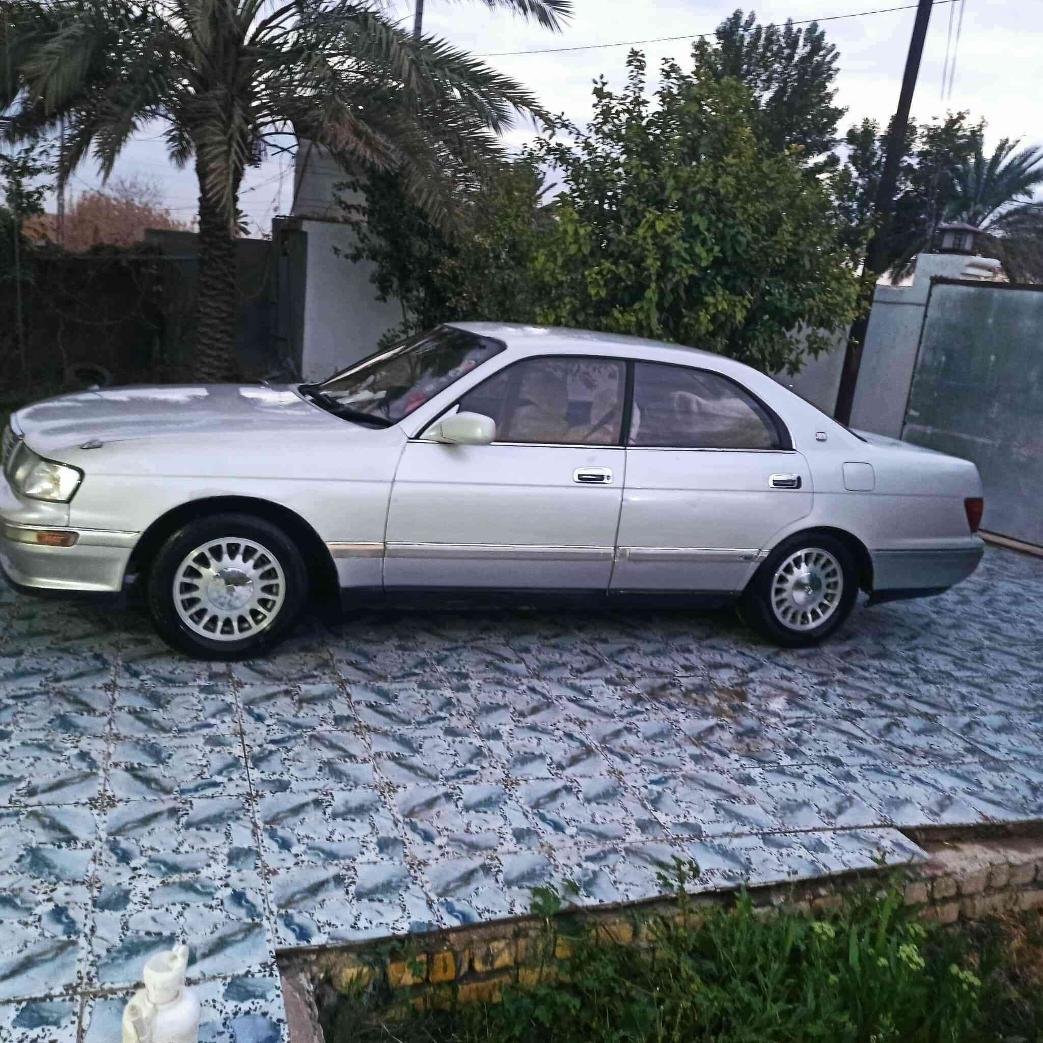 سلام عليكم 
بطه منفصل موديل 1994 رقم انبار الدولي  
الون ابيض صدفي محجل
غرفتها جديده بمعنا الكلمه من دشبول ومن بطاين ومن كشنات كهرباء  
سنويه لل29 هزه قبل سبوع مسوي  مكفوله من الضربه والصبغ  وكص ونقل الجثه 
بلاديه السياره  كهربائات كلها شغاله مابيها نقص كلوب تبريد مكينه كير مكفوله حداديه خلفيه جديده اماميه نص عمر 
راعيها بل حله يريد تحويل سياره مال جناي مذب عليها ولا ربع 
السعر 53 وبيها مجال بصيط 
مكاني كربلاء الحر الصغير 
رقمي ***********
