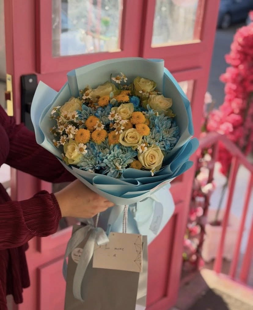 مرحبا من رخصة الادمن  عندي محل ورد طبيعي   وهذا شغلي يتوفر توصيل سريع داخل بغداد  للحجز مراسله الرقم *********** او تزورونا داخل المحل اليرموك فرع مستشفى اليرموك المحل اسمه astr_flowers  وتكدرون تدفعون عن طريق الماستر او زين كاش في حال حبيتو تدزون ورد لاحبابكم
