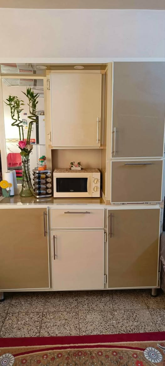 كاونتر مستعمل نضيف جداً للبيع 350 مكاني نجف توجد خدمة توصيل ***********
