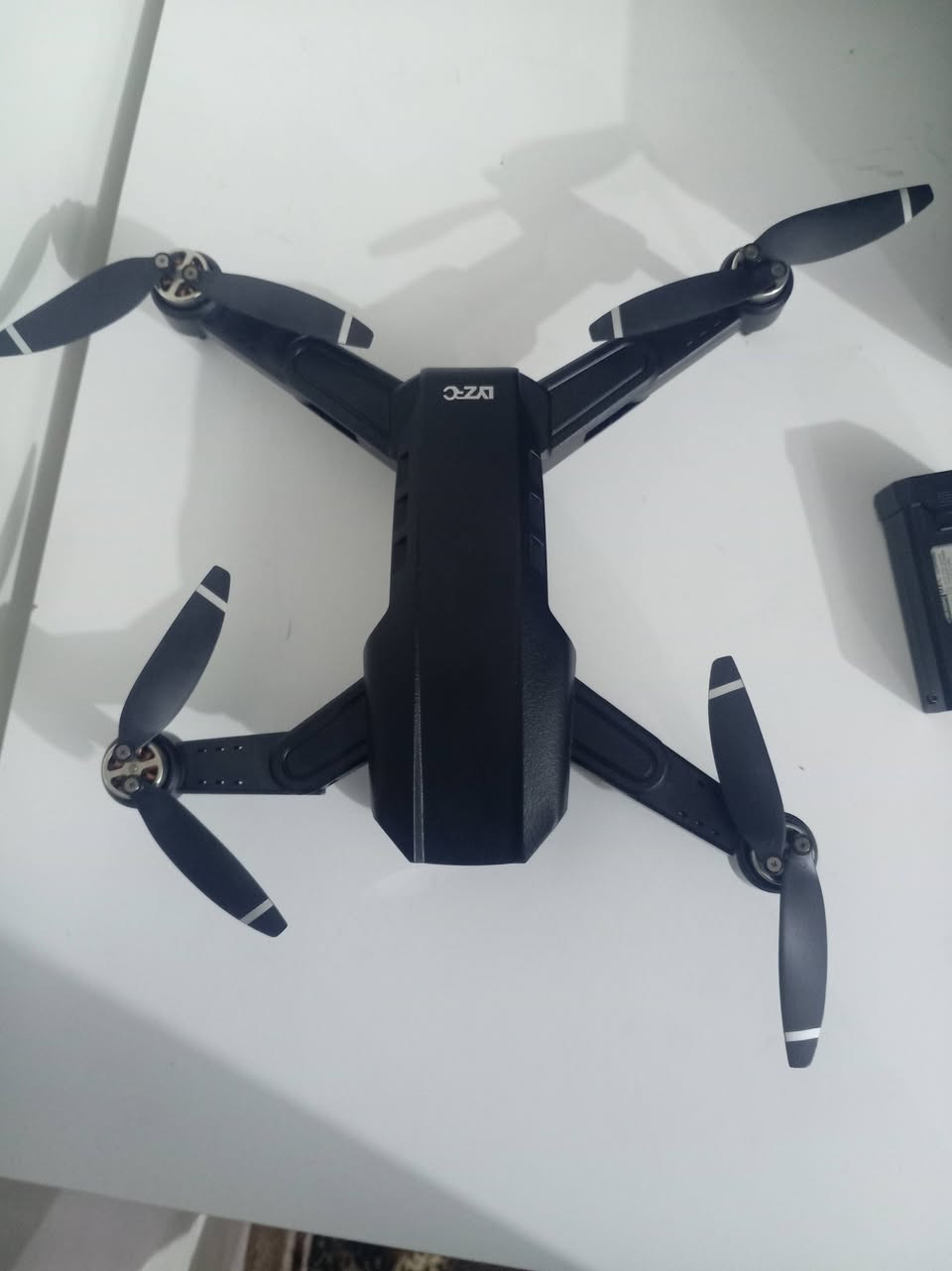 سلام عليكم درون L900 pro SE
مواصفاته بطاريه وحده وقته تصل من 25 الى 28 دقيقه
المدى مالته تصل إلى 2 كيلو متر
الارتفاع تصل إلى 150 متر
كبس شركه حتى أوراقه وياهه
يوجد ريش احتياط براغي احتياط
سعره 70 وبيه مجال
مكاني بابل ابي غرق
رقم الواتساب ***********
