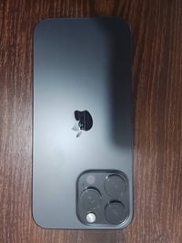 ايفون 16 برو ماكس للبيع  شرق اوسط   ذاكره 256  محلقات كامله  بطاريه 10...