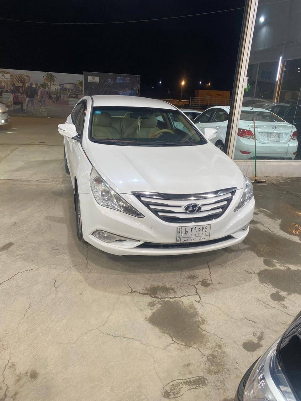 سوناتا موديل ٢٠١٥ مواصفات فول تبريد قطعتين اشاير بل مري  مكفوله الشركه العامه تحكم استيرن مري شفط محرك 2400دوش بيها قطعتين بارد صغار كلش حافه وسونار وياها *********** مكانها الحله سياره مال جناي نضيفه بمعنى الكلمه محتاج ضرف وابيع اتصال فقط  سعر ١٤٨
