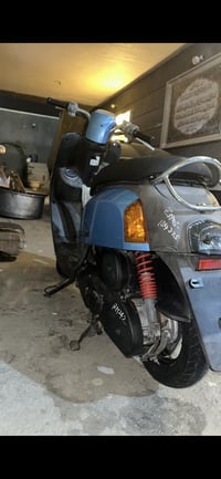 دراجه بوليسي نظيفه مكينه جديده ما مفتوح منها ولا برغي بيها الكفر مكسور...