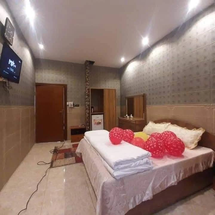 (( حجوزات فندق الكاظمية 
للحجز مراسله البيج توجد شقق غرف للاعراس سويتات

1_كهرباء لمدة 24 ساعة 💡
2_غرف مكيفة ونظيفة 🛏
3_ثلاجة وتلفزيون داخل الغرف
4_صحيات داخلية 🚽 🚿
5_صابون + شامبو 🧼🧴
6_أنترنيت أسرع من السريع ⚡
7_شاي +ماء ☕ 🍸 #مجاناً

كل هذا وبأسعار مناسبة للعوائل والشباب
وبأسعار #مخفضة للحملات 
رقم الحجز او الواتساب ***********
https://wa.me/message/IXOX4XTUI4RTC1
افتتاح جناح اضافي وبنايه اضافيه للفندق بغرف وسويتات مميزه جدا.
