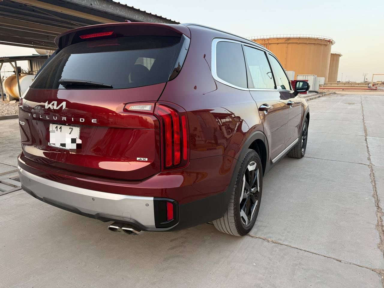 السلام عليكم 
 كيا تيلورايد  وارد امريكي  موديل 2023
•الضرر:  واضح بالفيديو بيها صبغ 2 بالعراق وثنين شركة باميركا ارباك دركة ودشبول وبردة جهة اليمين

•المواصفات :
▪️السيارة: كيا تيلورايد S برغندي مميز(ماروني)
▪️المحرك: 3.8L (ستة سلندر)
▪️العداد: 46 الف
▪️تحديد مسار
▪️بصمة تشغيل عن بعد
▪️خاصية تحديد المسار
▪️رادار امامي للتوقف التلقائي
▪️حساس خلفي 
▪️حساسات و رادارات الاجتياز الجانبية 
▪️كامرة خلفية دوارة اصل مع الستيرن
▪️تحكم فول كهرباء لمقعد السائق 
▪️شاشة الدشبول حجم كبير للتحكم بايعازات السيارة
▪️كشنات السيارة جلد اسود اصل
▪️تدفئة الكشنات المقدمة
▪️السيارة 7 راكب
▪️اربع قطع تبريد مع مكان شاحن موبايل امامي خلفي
▪️سستم صوت
▪️المقاعد الخلفية منفصل ملكي
▪️تحكم ستيرن جهتين بلوتوث وحاكية وكروس سرعة وتحكم صوت 
▪️نظام ABS مانع انزلاق
▪️شحن موبايل لاسلكي
▪️نظام كار بلي 
وبيها بعد مواصفات 
**ملاحظة** 
مرقم كامل باسمي
السعر ٢٥٣ بيها مجال
 
للاستفسار اكثر الاتصال او واتس***********
